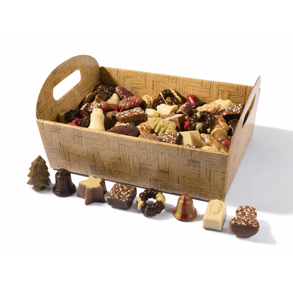 Kerstmandje gevuld met kerstchocolade (1,5 kg)