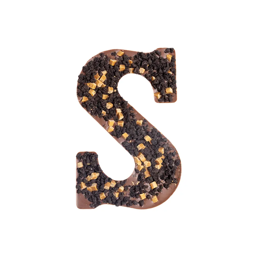 Luxe letter met topping cookie fudge