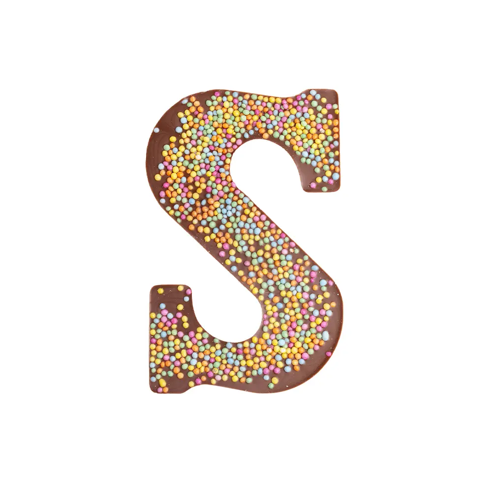 Luxe letter met topping van gekleurde spikkels