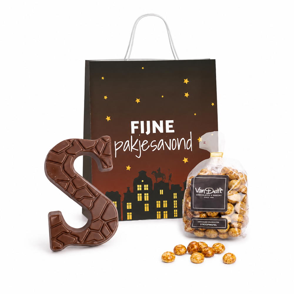 Van Delft pakket met kruidnoten en chocoladeletter verpakt in Sint geschenktasje